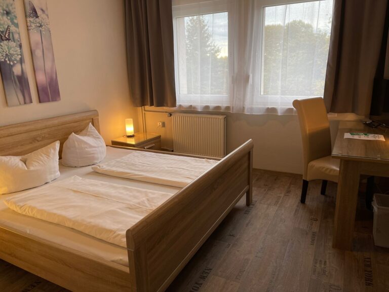 Zimmer mit Doppelbett